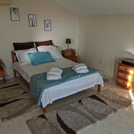 Must Stay - Sea & Salt Lake Panoramic View Apt Larnaca Exteriör bild