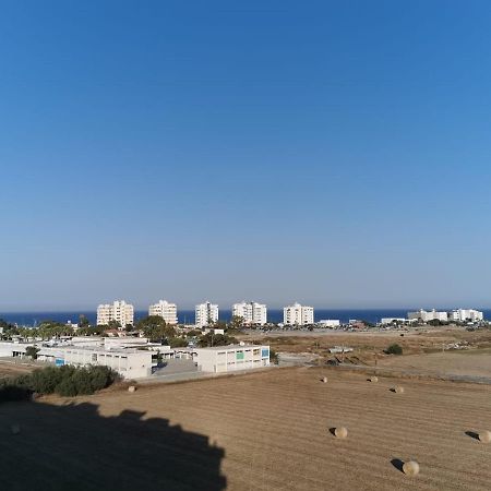 Must Stay - Sea & Salt Lake Panoramic View Apt Larnaca Exteriör bild