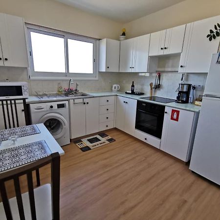 Must Stay - Sea & Salt Lake Panoramic View Apt Larnaca Exteriör bild
