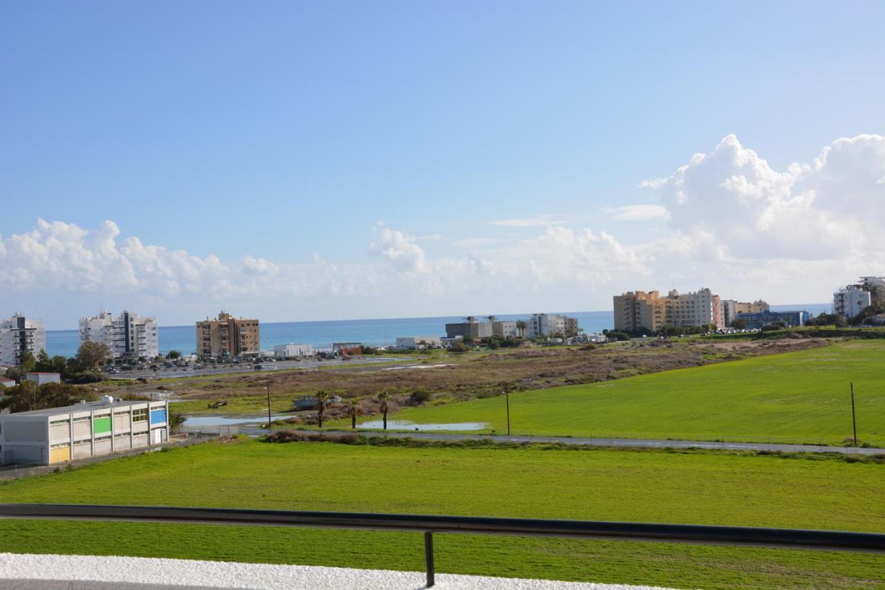 Must Stay - Sea & Salt Lake Panoramic View Apt Larnaca Exteriör bild