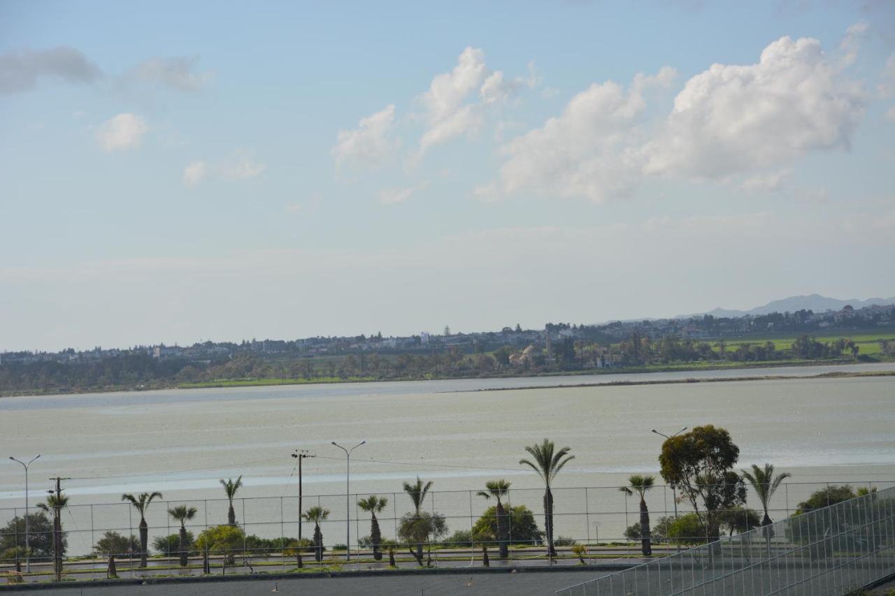 Must Stay - Sea & Salt Lake Panoramic View Apt Larnaca Exteriör bild