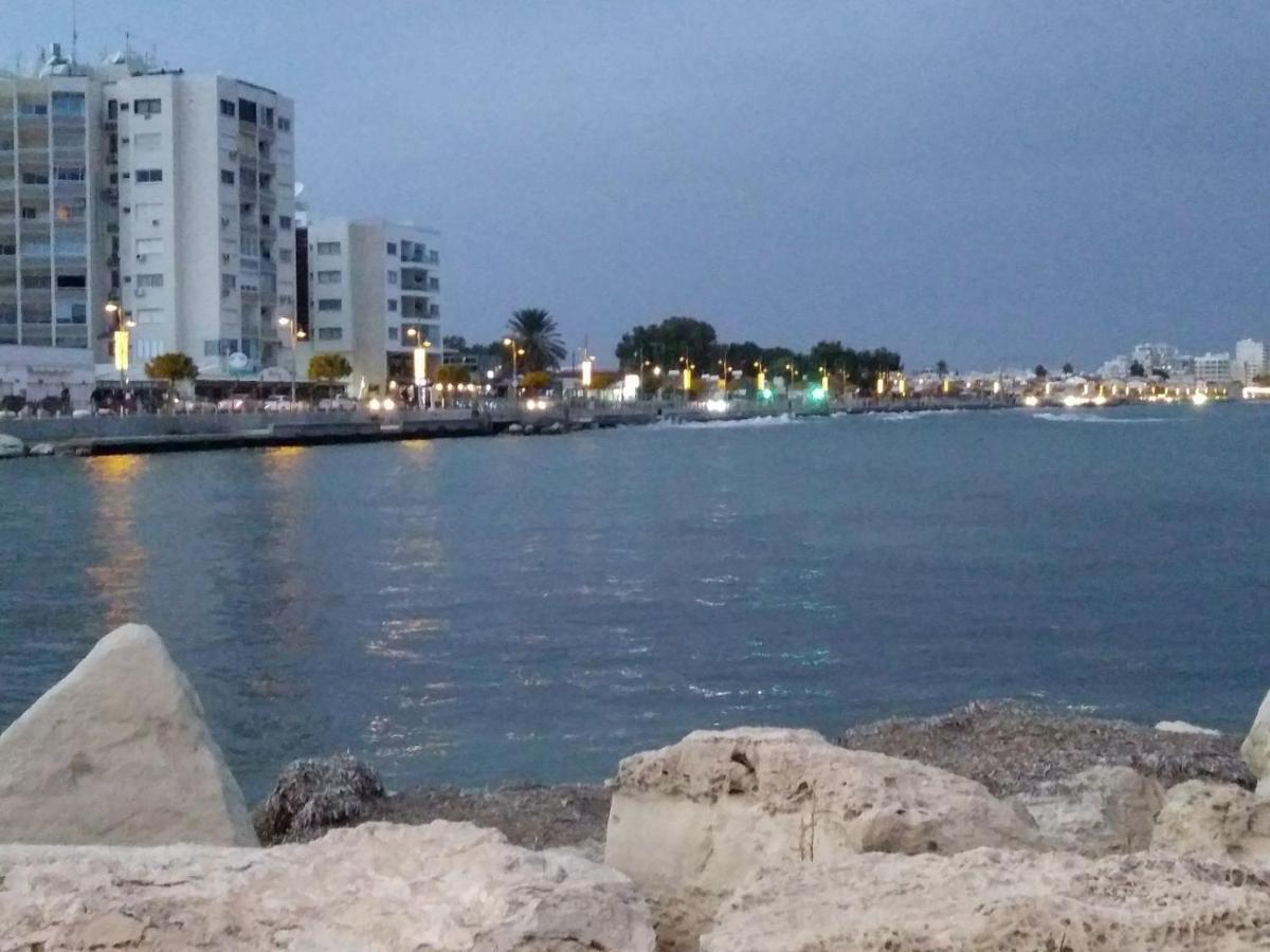 Must Stay - Sea & Salt Lake Panoramic View Apt Larnaca Exteriör bild