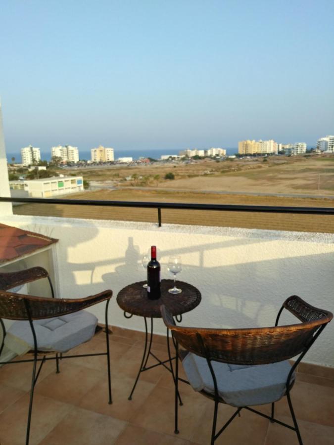 Must Stay - Sea & Salt Lake Panoramic View Apt Larnaca Exteriör bild