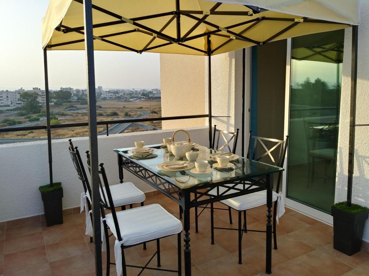 Must Stay - Sea & Salt Lake Panoramic View Apt Larnaca Exteriör bild