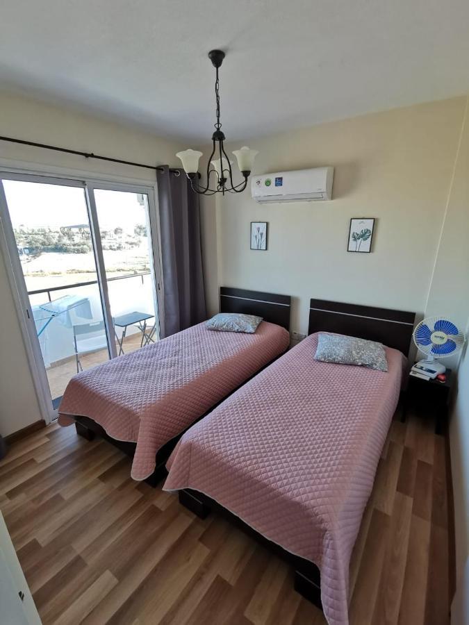 Must Stay - Sea & Salt Lake Panoramic View Apt Larnaca Exteriör bild