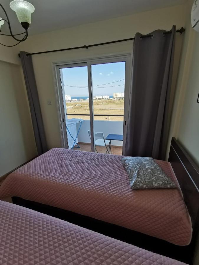 Must Stay - Sea & Salt Lake Panoramic View Apt Larnaca Exteriör bild