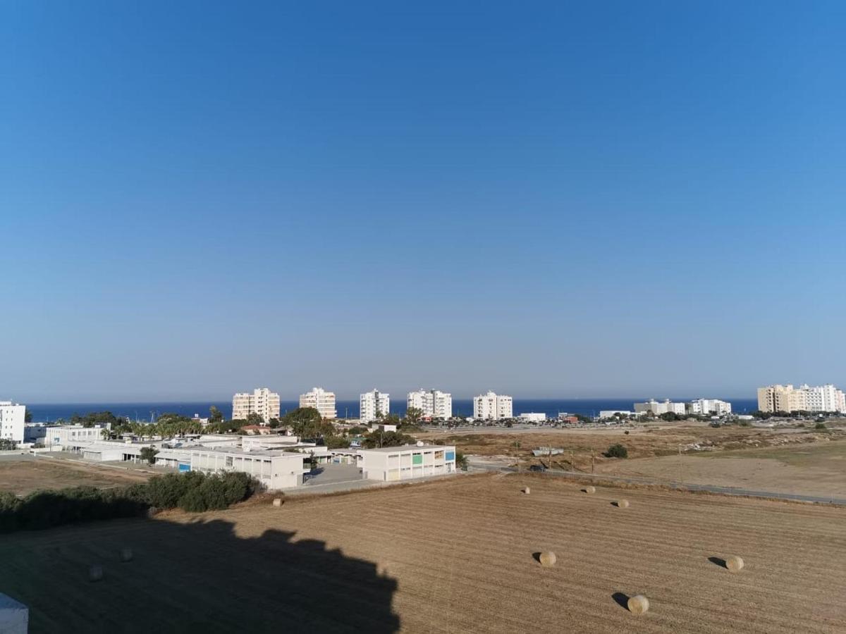 Must Stay - Sea & Salt Lake Panoramic View Apt Larnaca Exteriör bild
