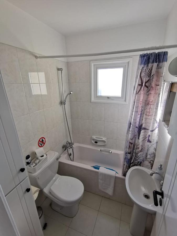 Must Stay - Sea & Salt Lake Panoramic View Apt Larnaca Exteriör bild