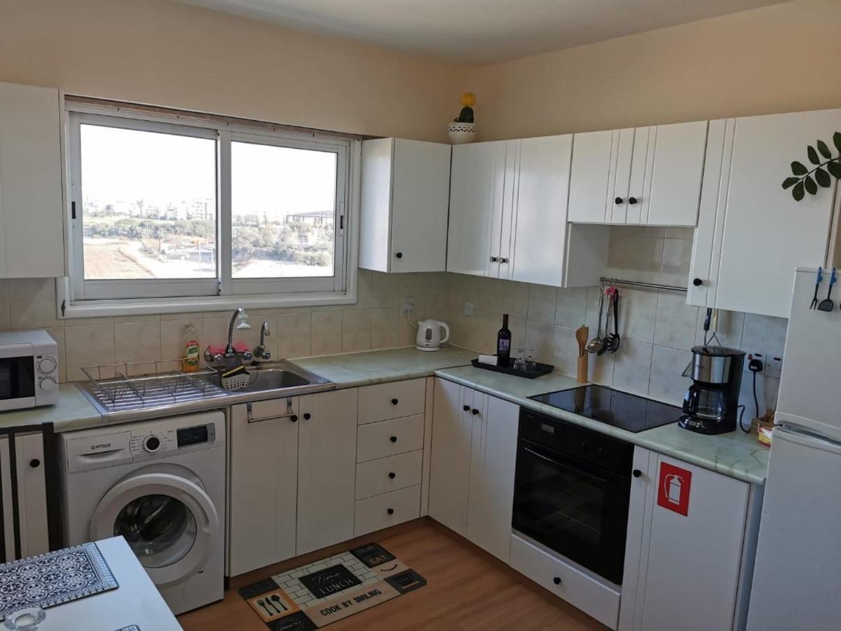 Must Stay - Sea & Salt Lake Panoramic View Apt Larnaca Exteriör bild