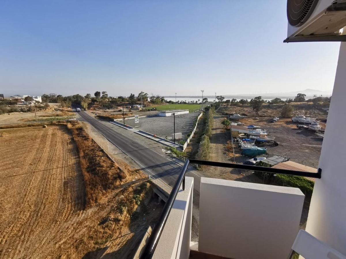 Must Stay - Sea & Salt Lake Panoramic View Apt Larnaca Exteriör bild
